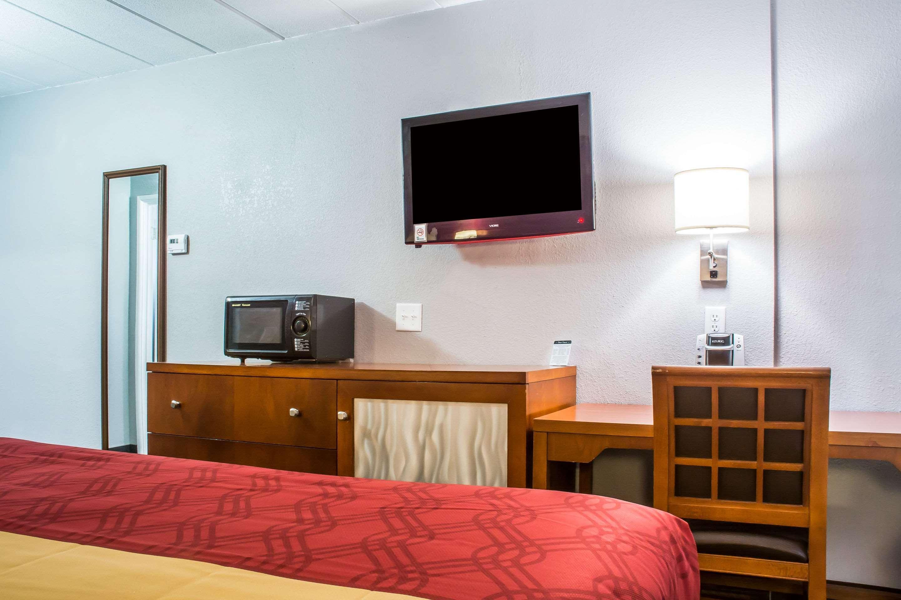 Econo Lodge Brockport Екстериор снимка