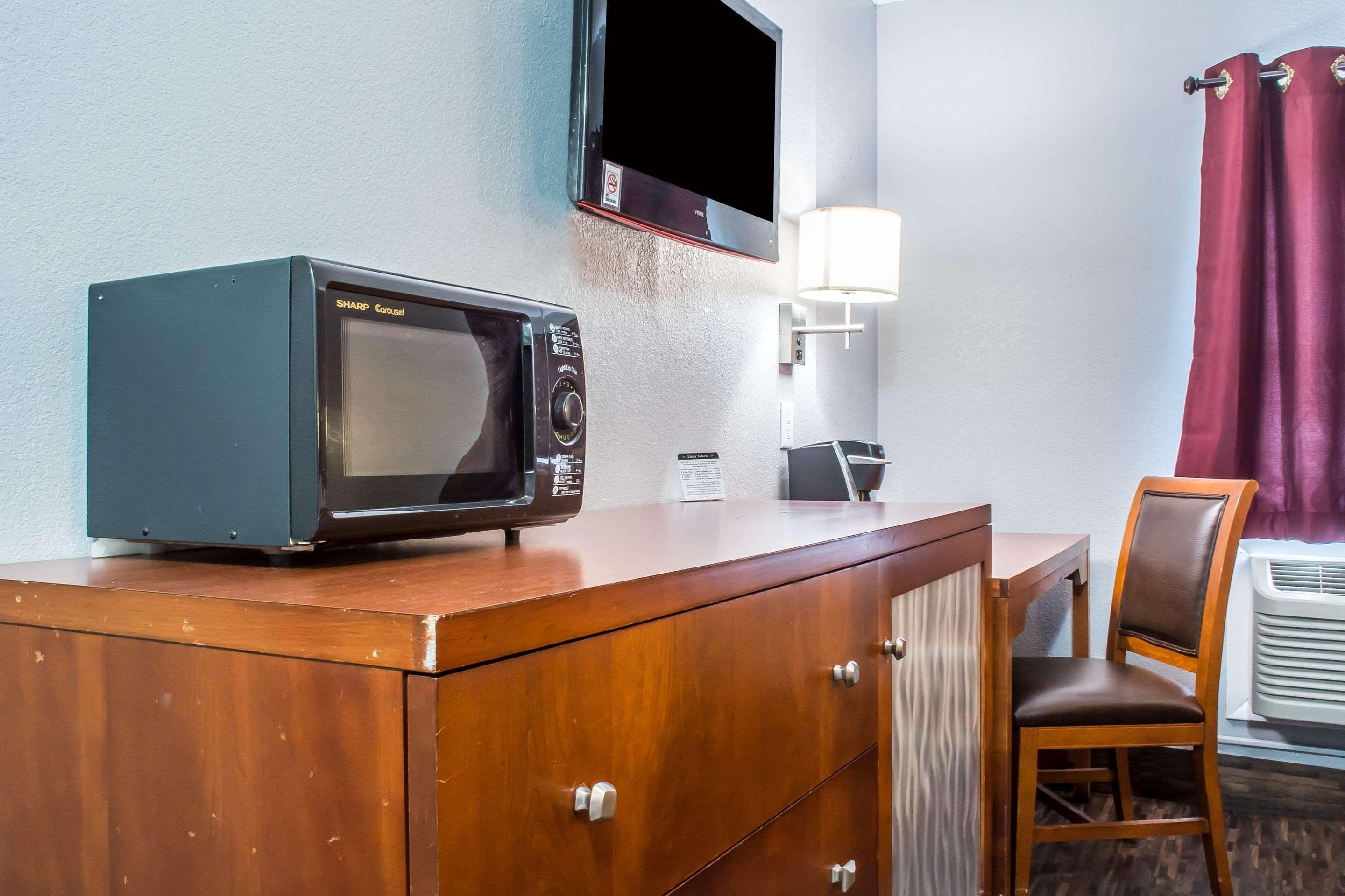 Econo Lodge Brockport Екстериор снимка