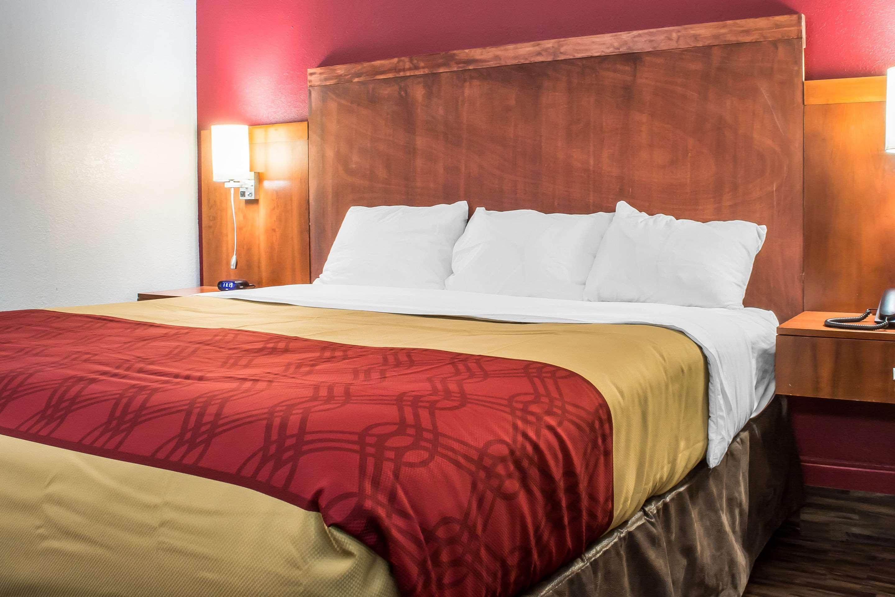 Econo Lodge Brockport Екстериор снимка