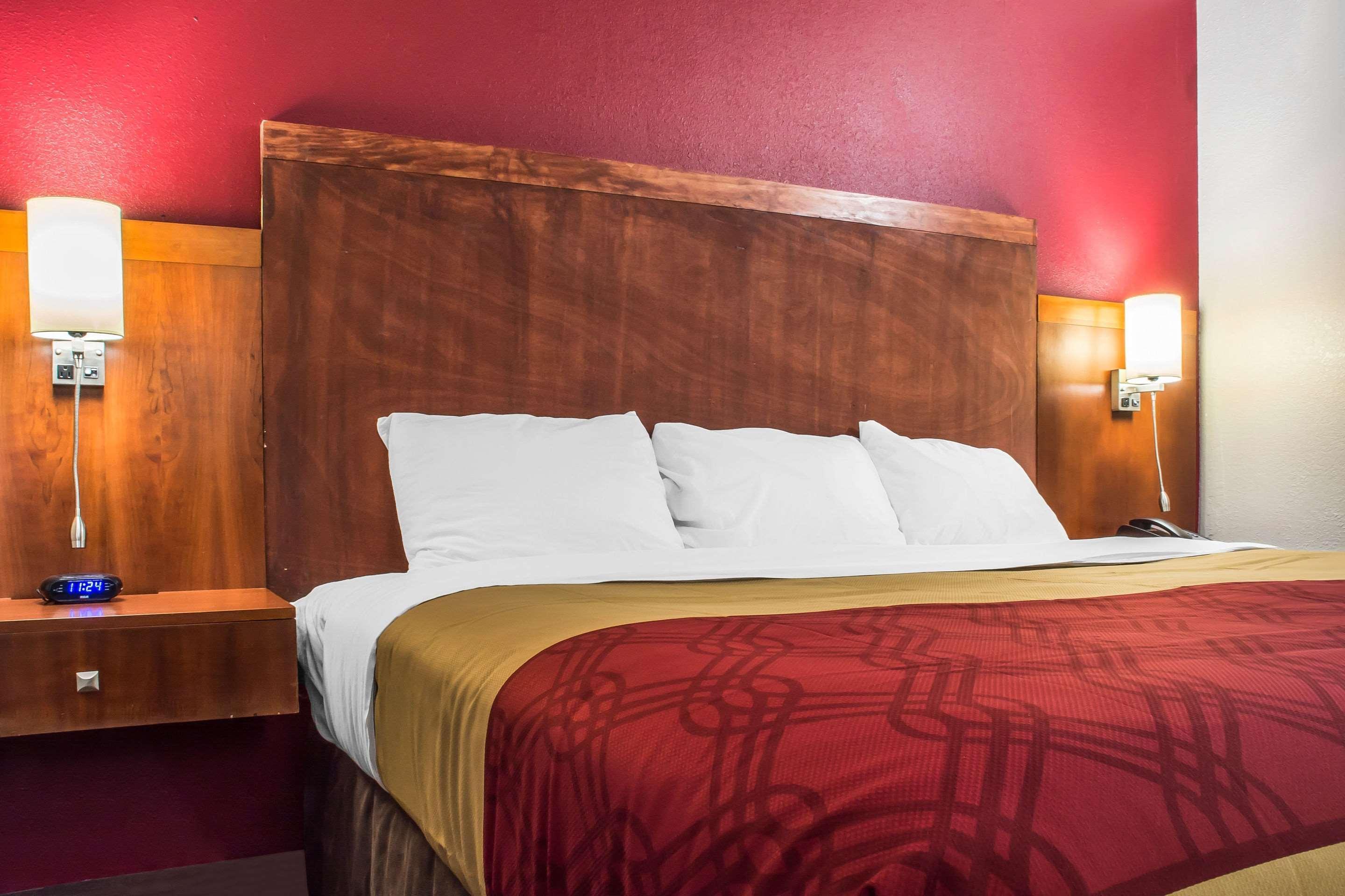 Econo Lodge Brockport Екстериор снимка