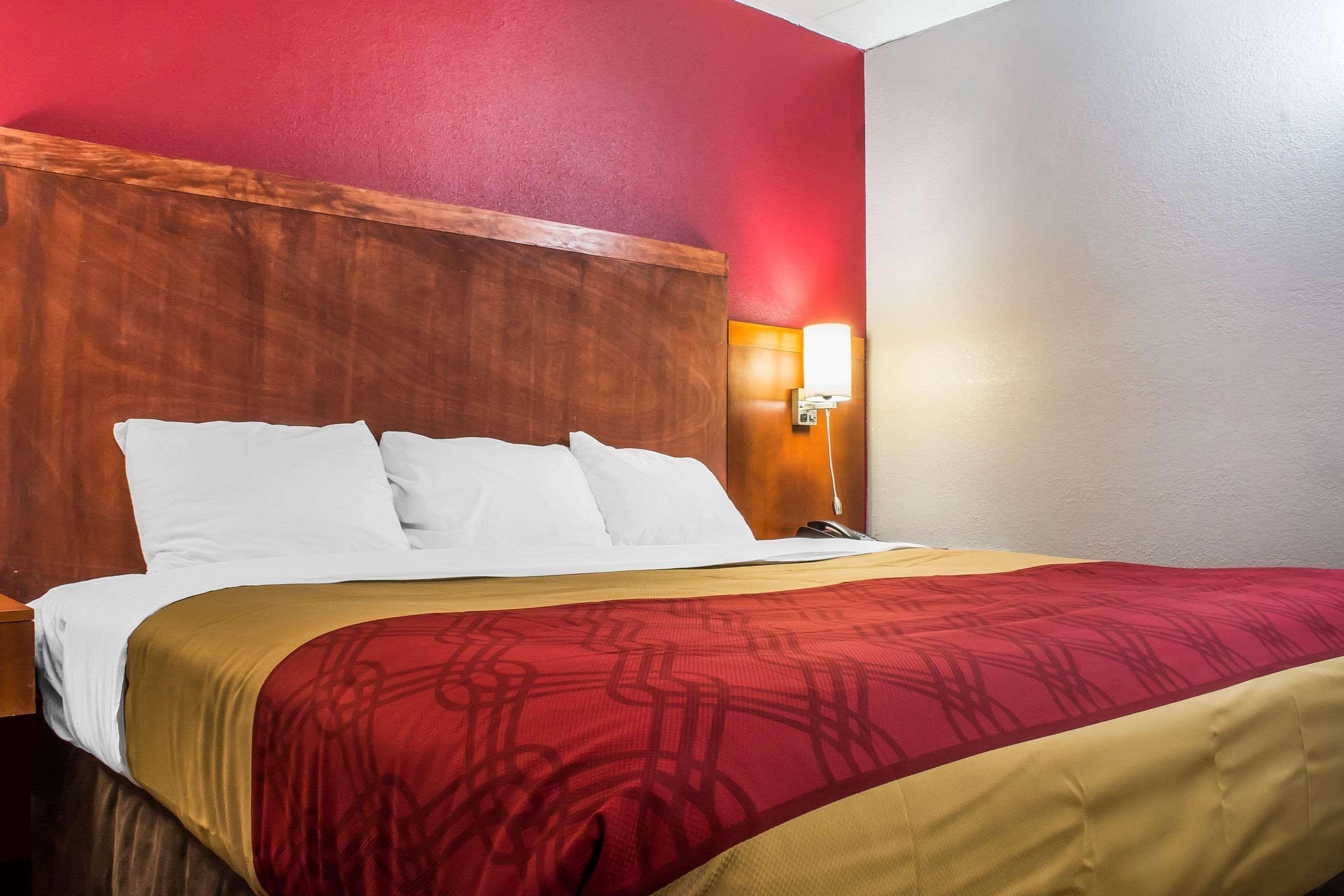 Econo Lodge Brockport Екстериор снимка