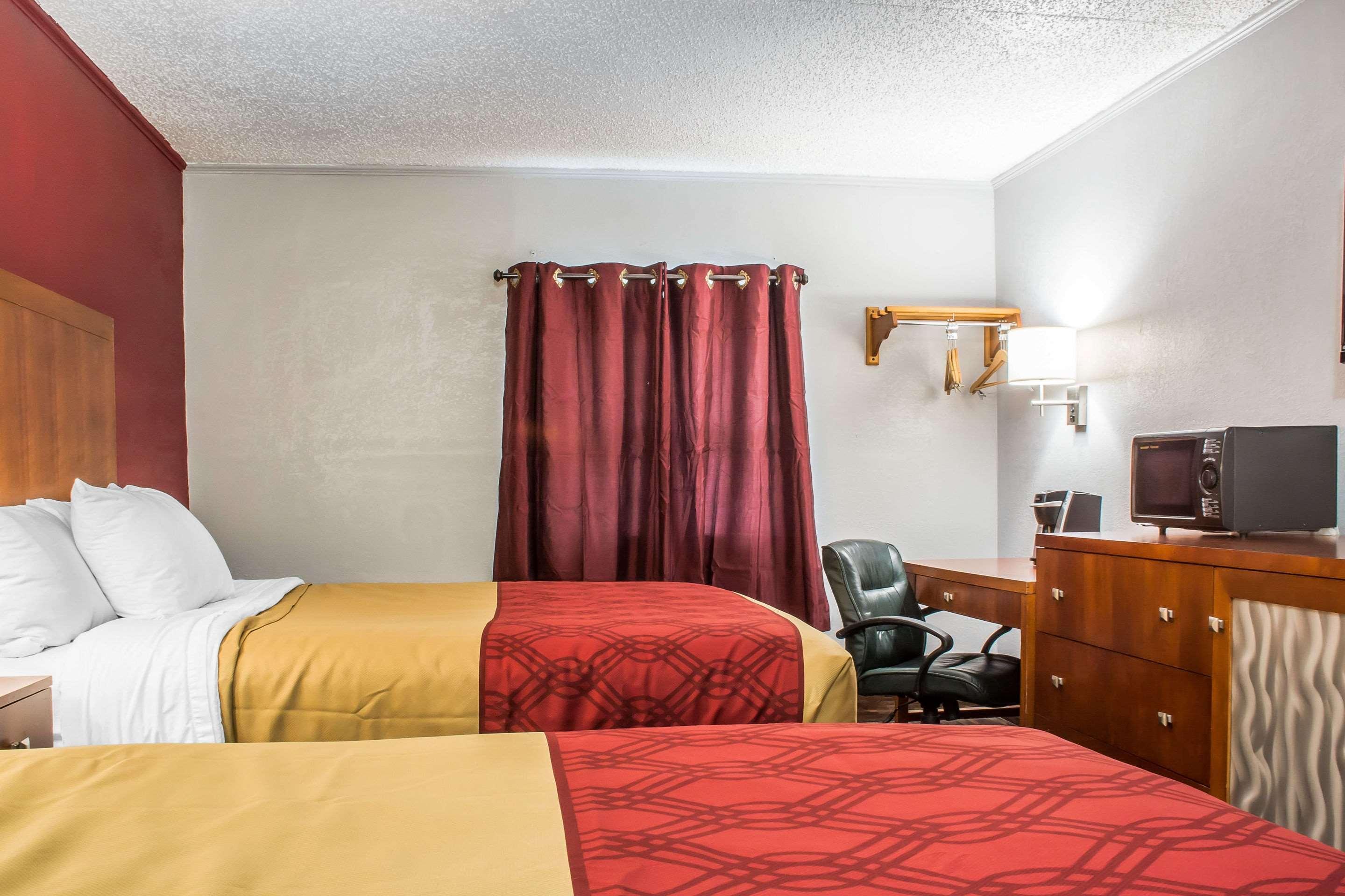 Econo Lodge Brockport Екстериор снимка