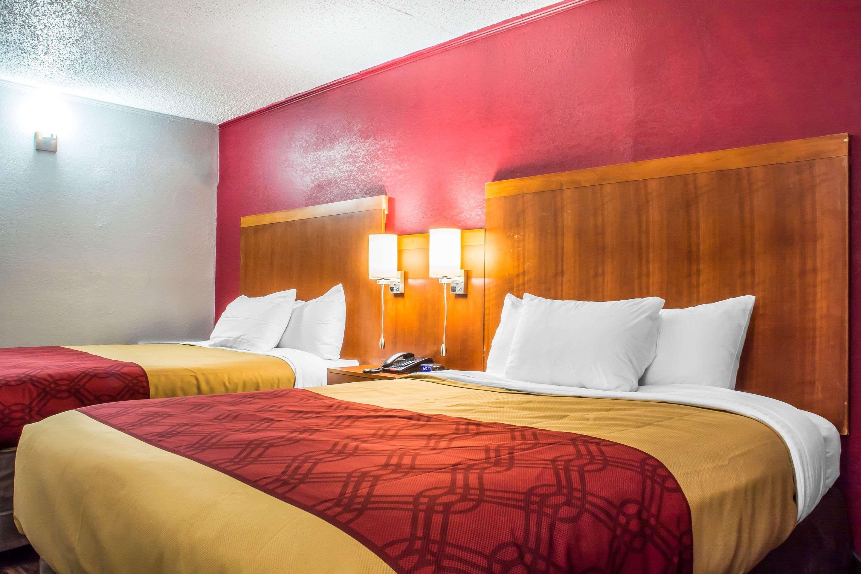 Econo Lodge Brockport Екстериор снимка