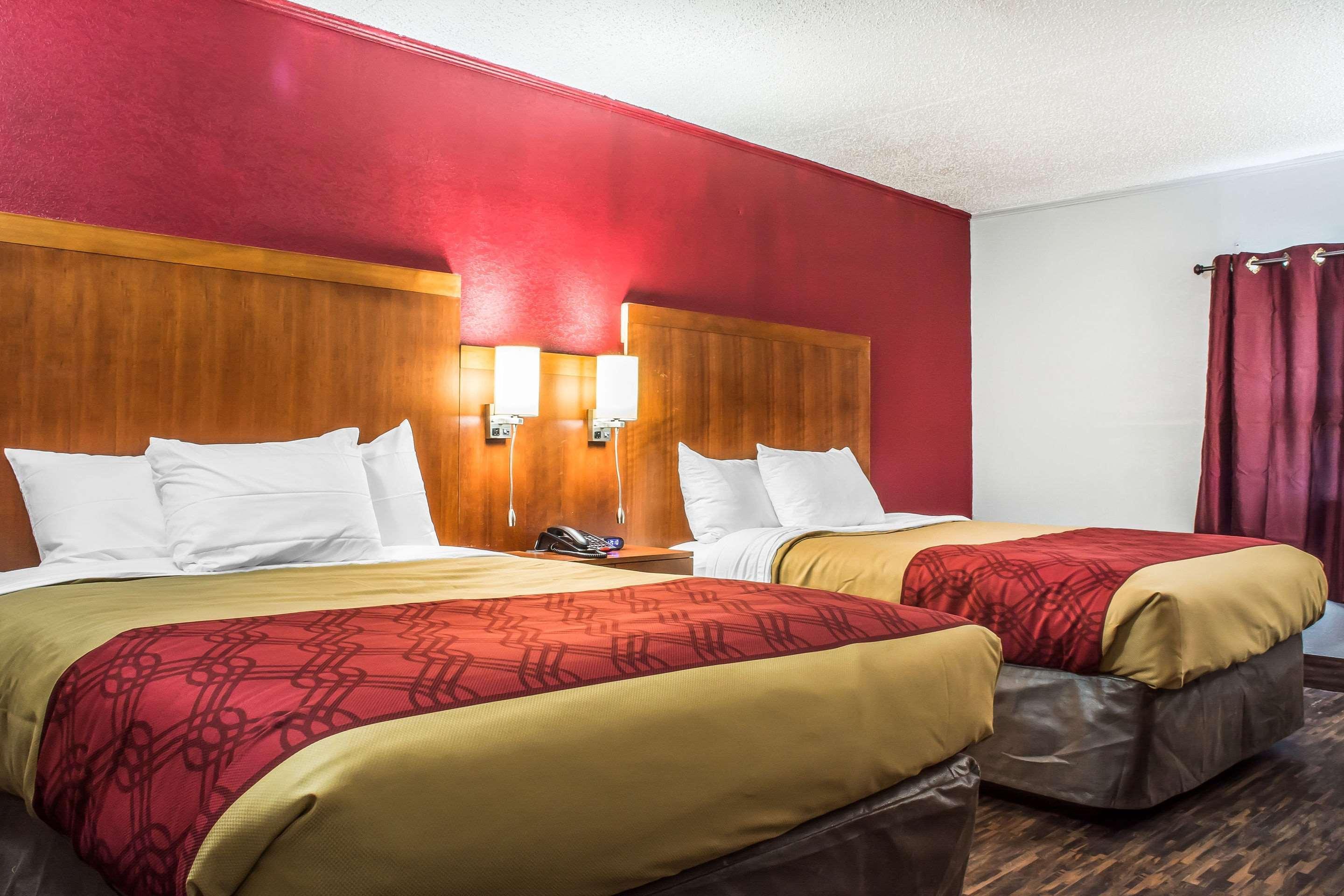Econo Lodge Brockport Екстериор снимка