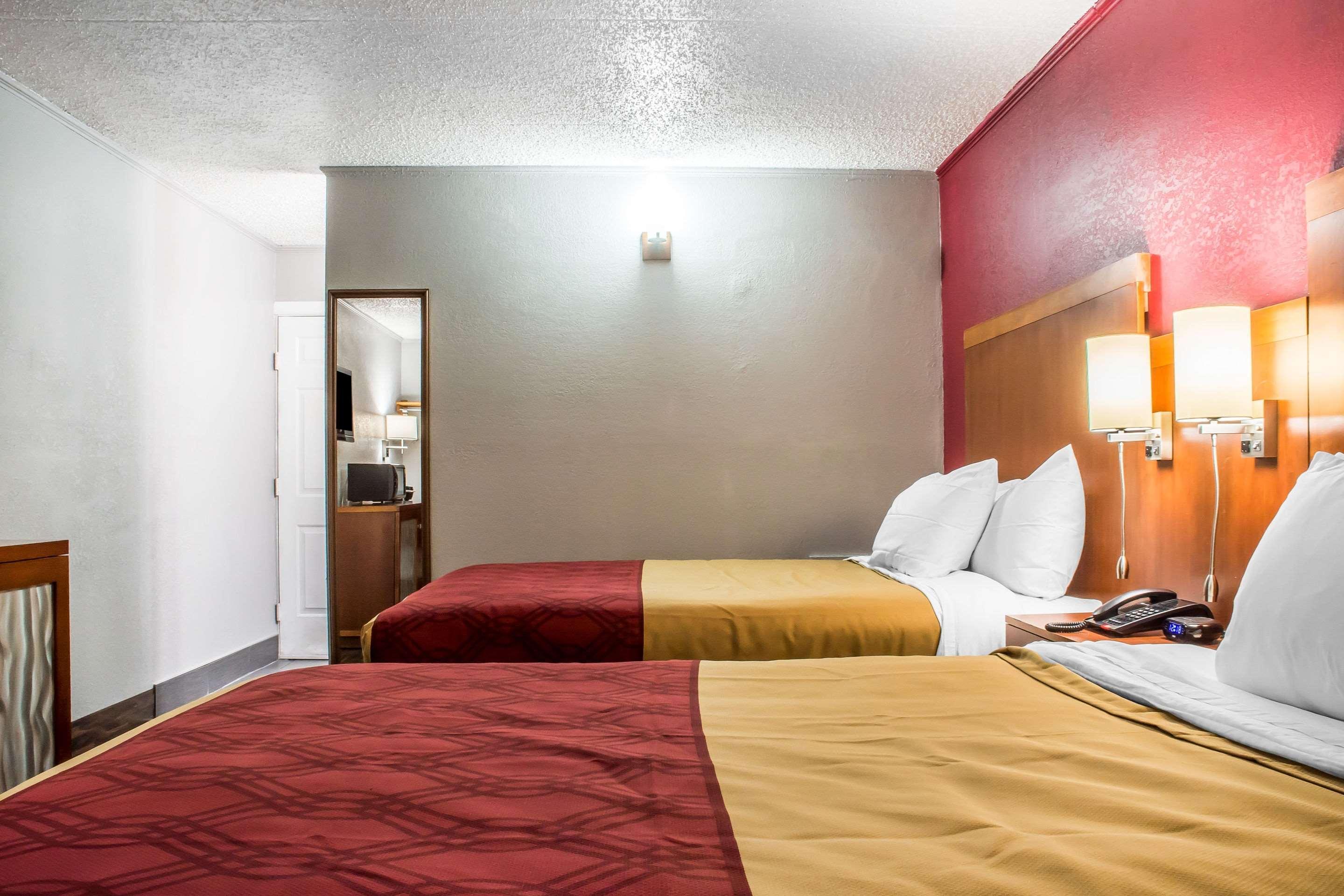 Econo Lodge Brockport Екстериор снимка