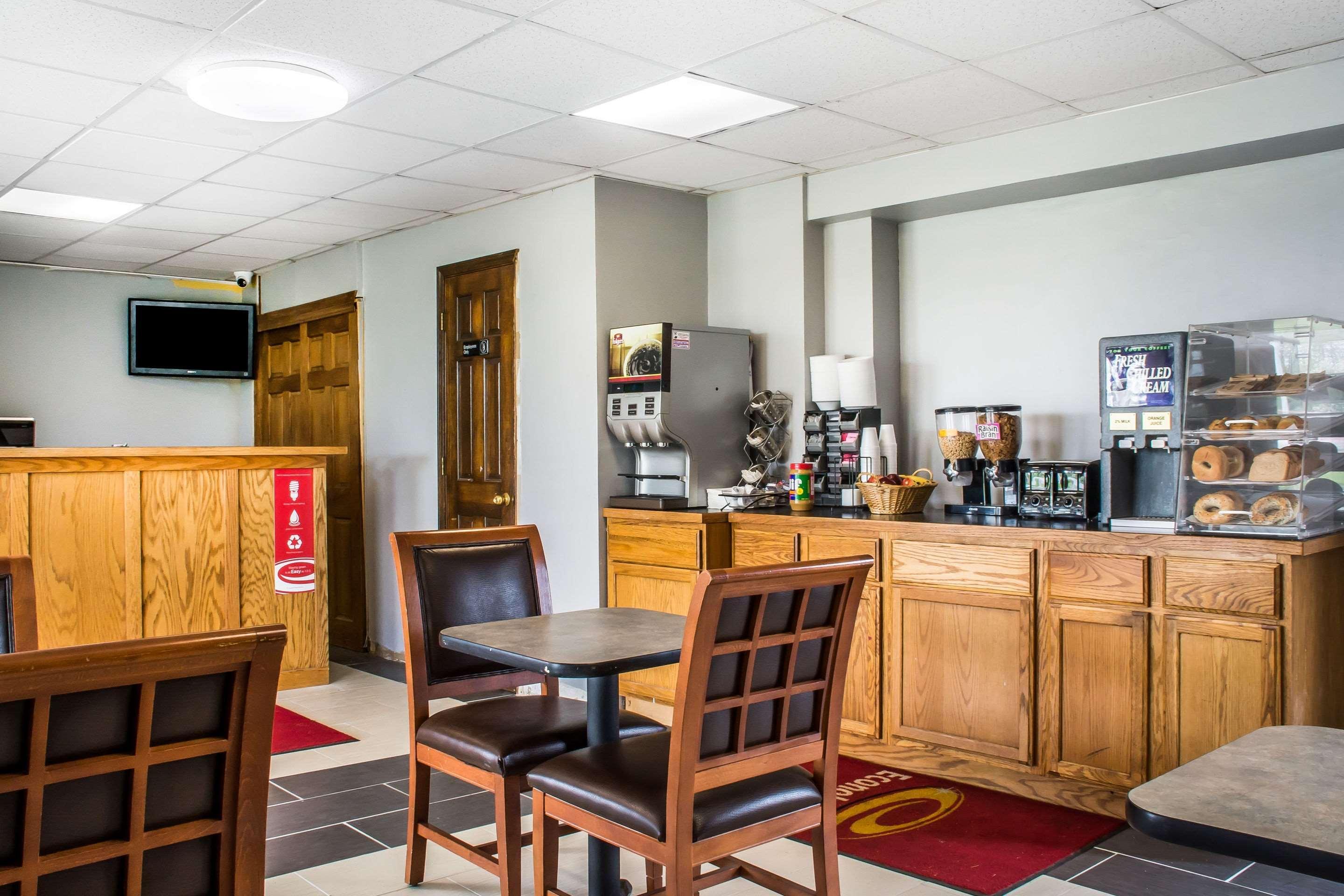 Econo Lodge Brockport Екстериор снимка