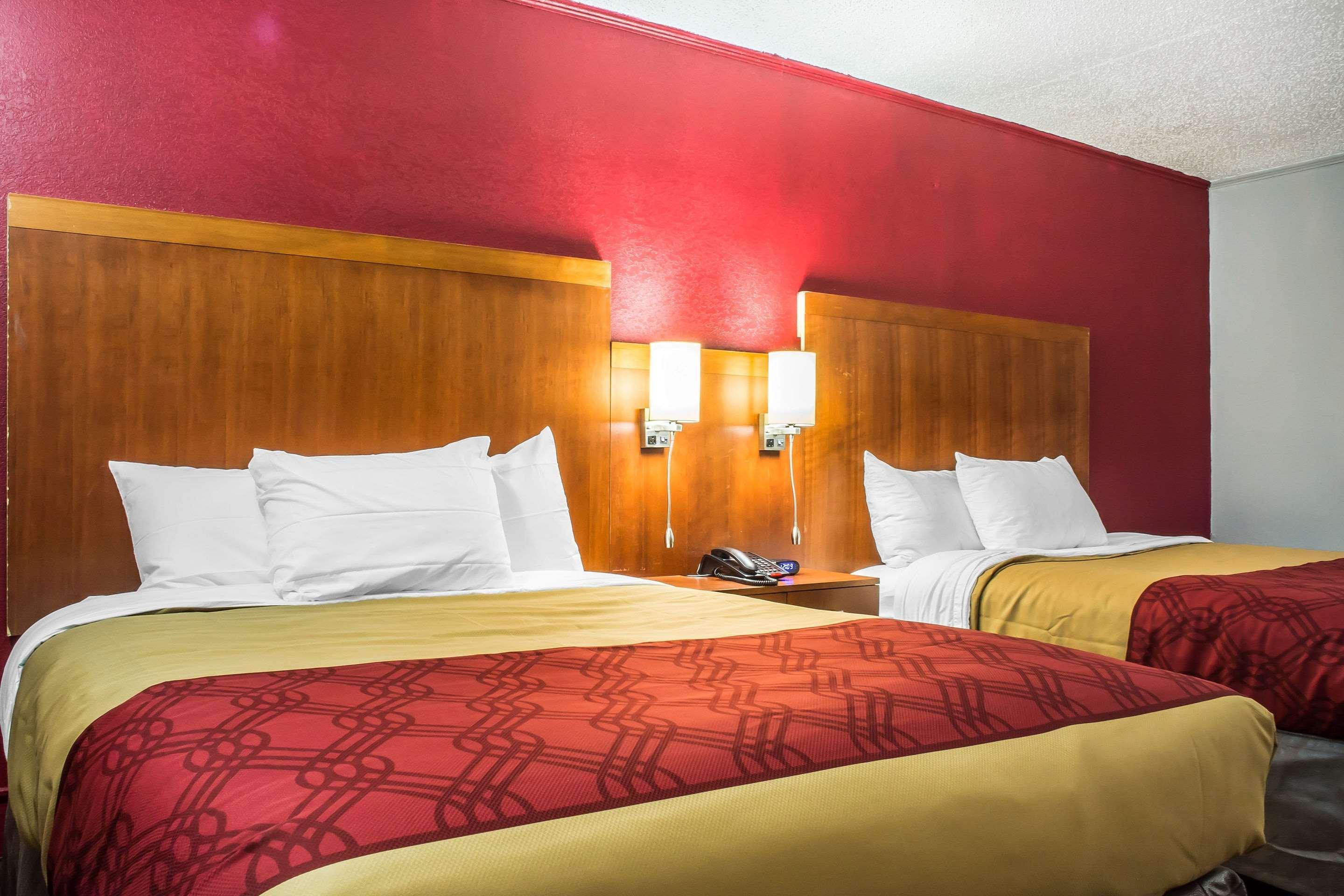 Econo Lodge Brockport Екстериор снимка
