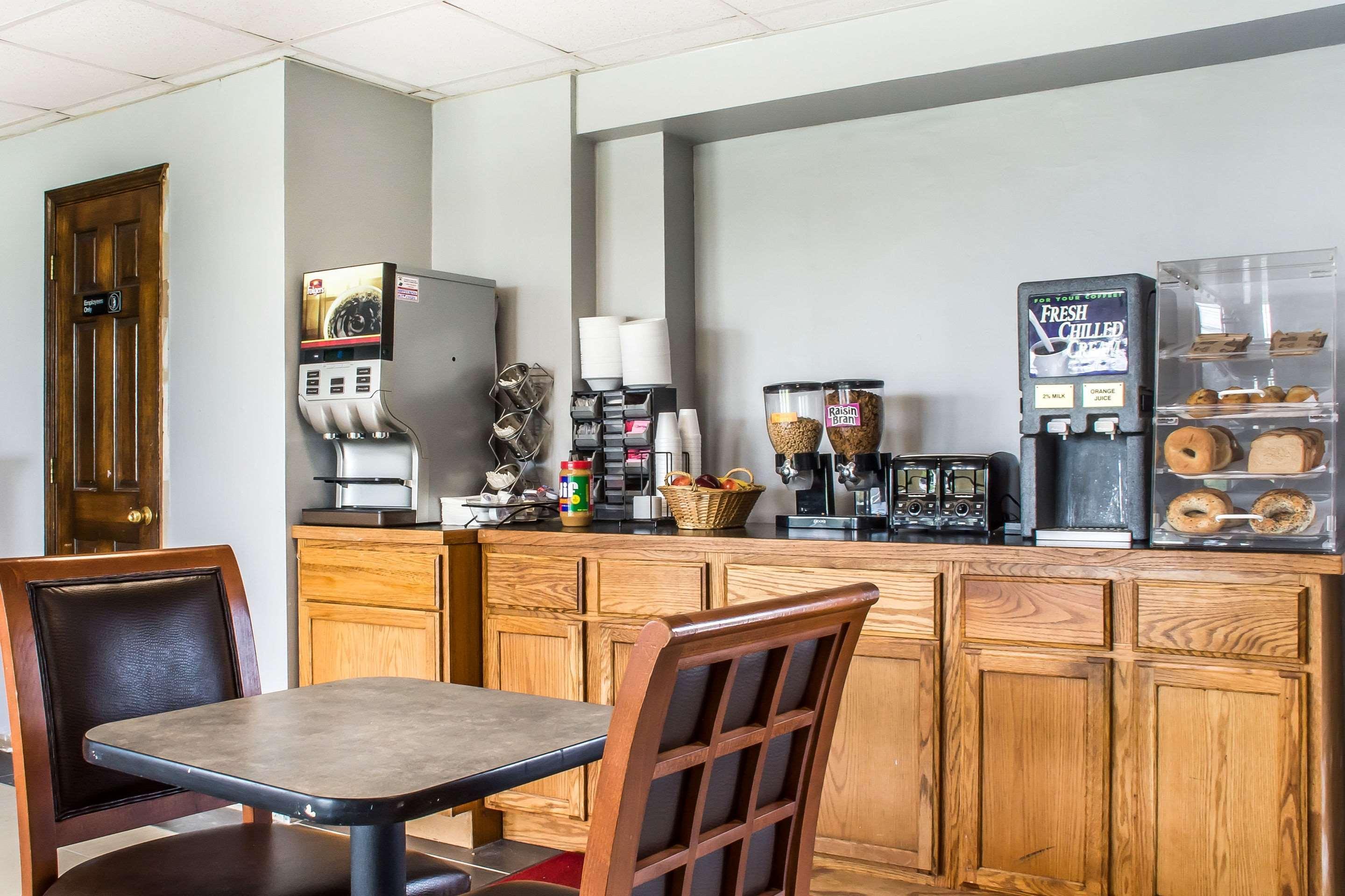 Econo Lodge Brockport Екстериор снимка