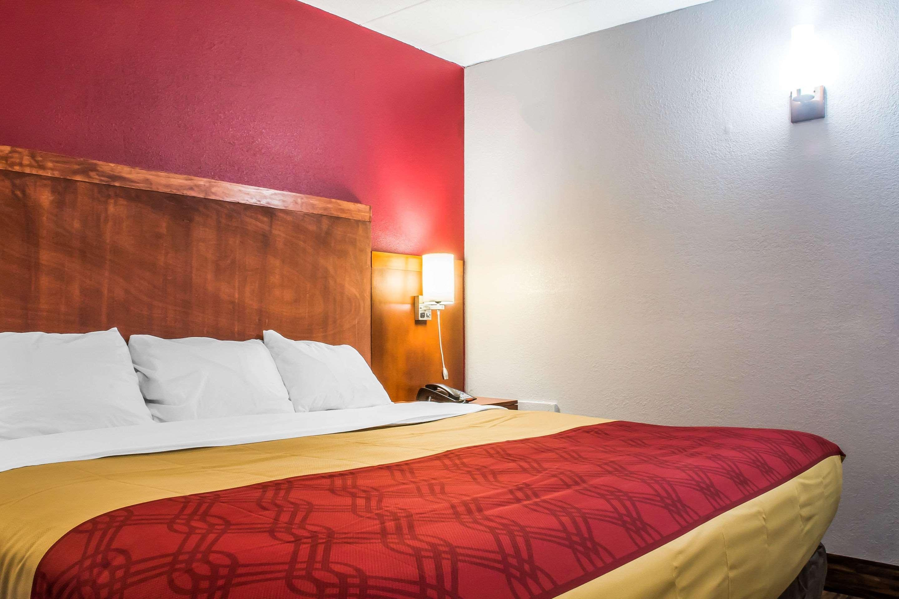 Econo Lodge Brockport Екстериор снимка