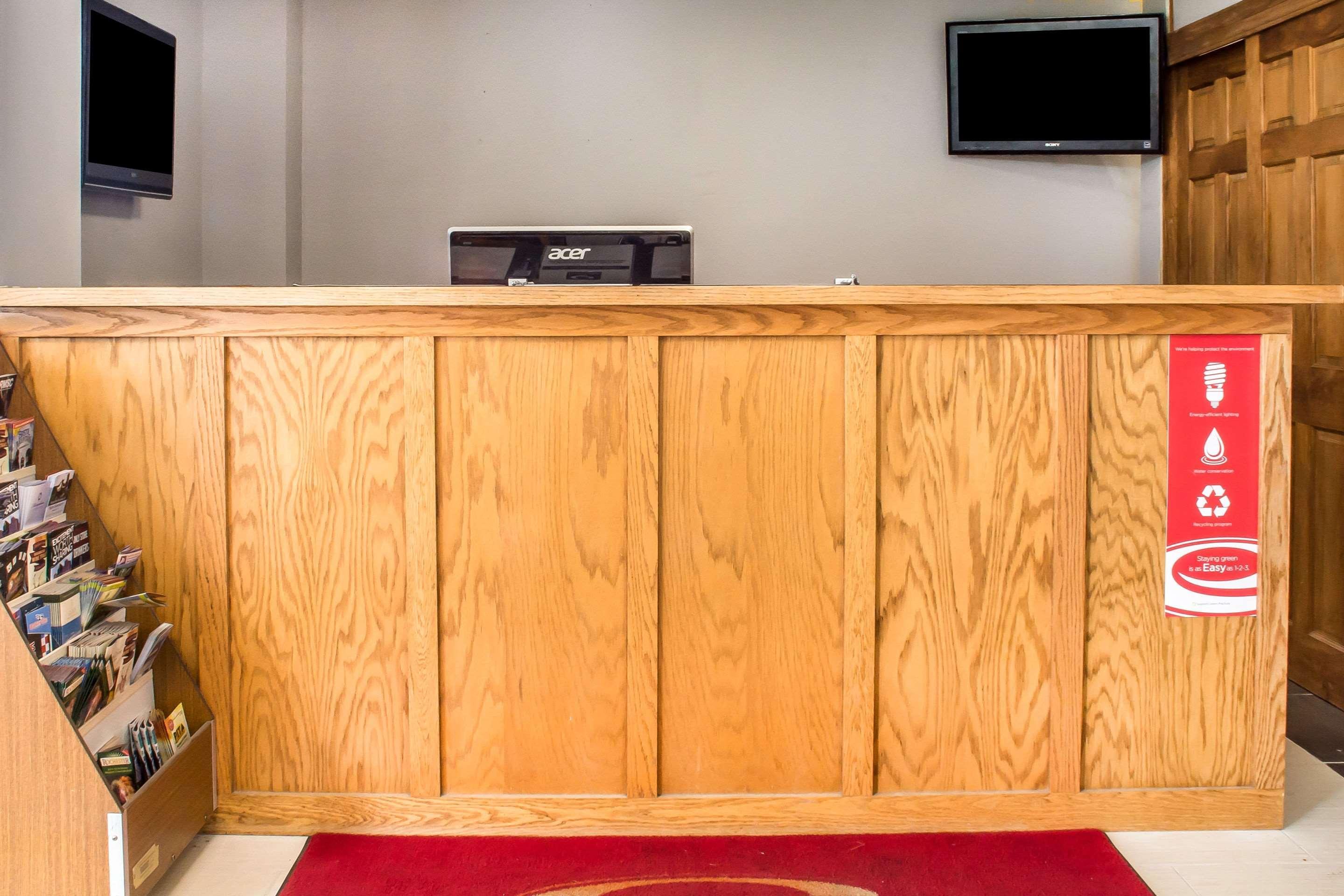 Econo Lodge Brockport Екстериор снимка
