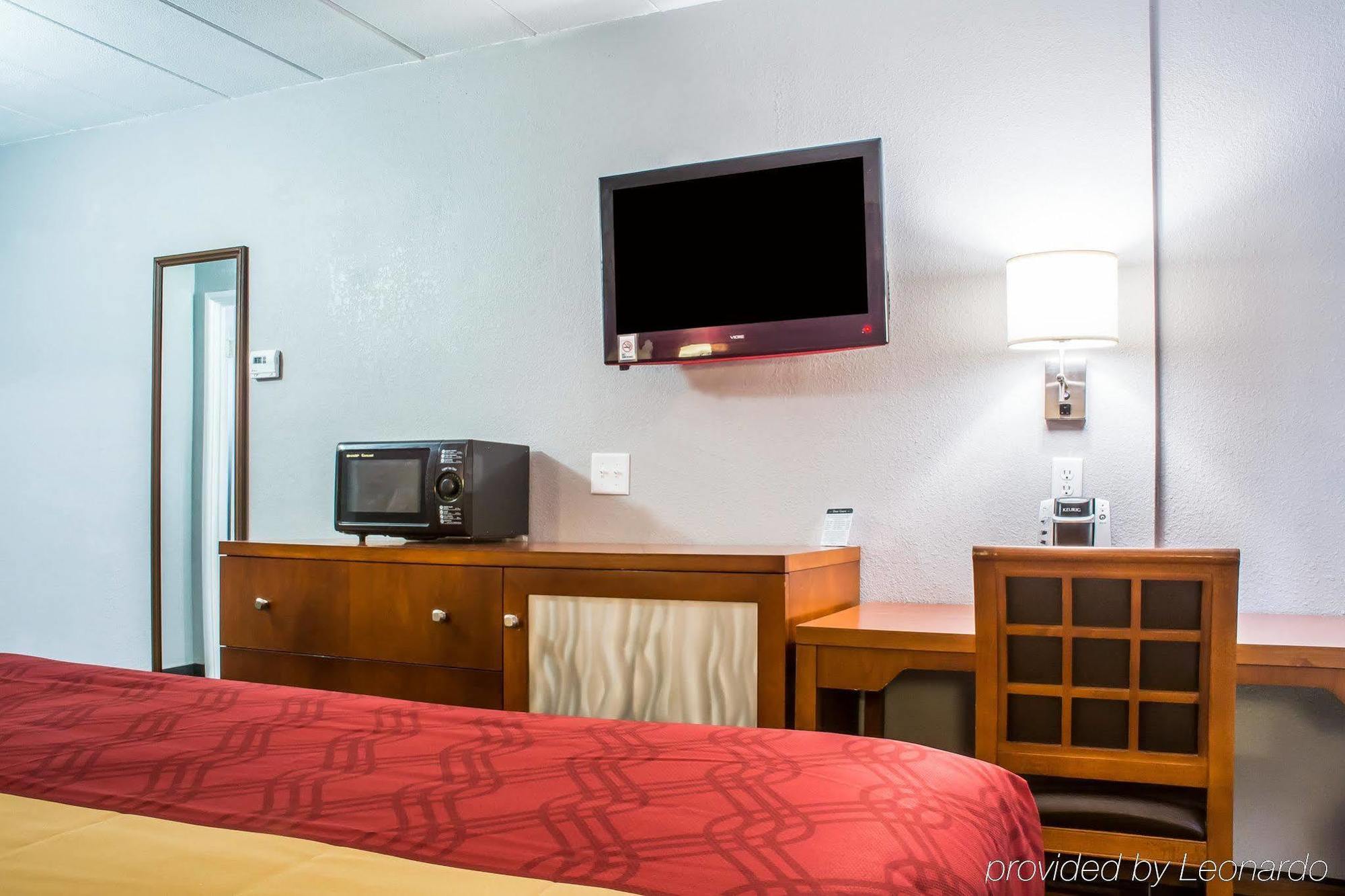Econo Lodge Brockport Екстериор снимка
