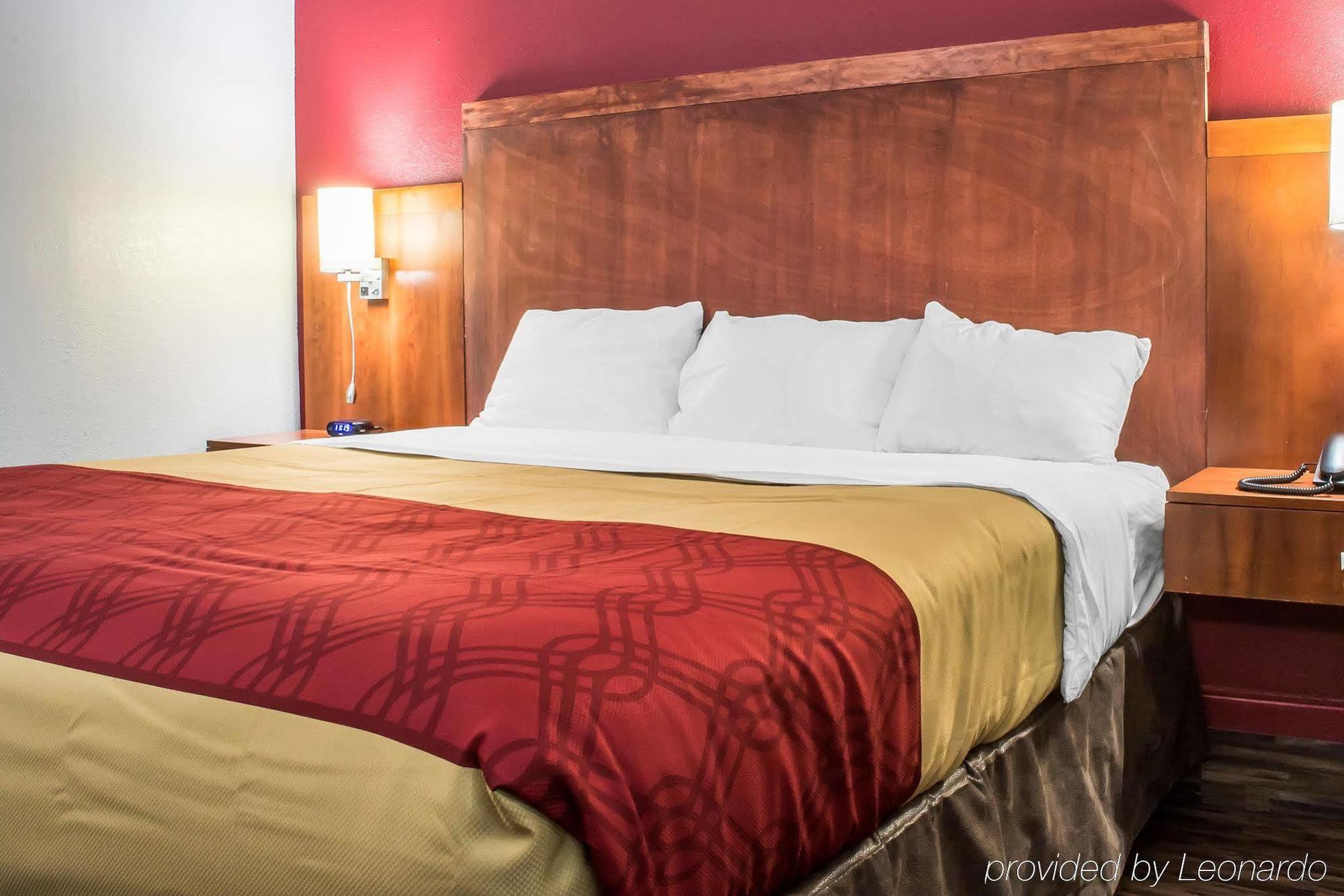 Econo Lodge Brockport Екстериор снимка